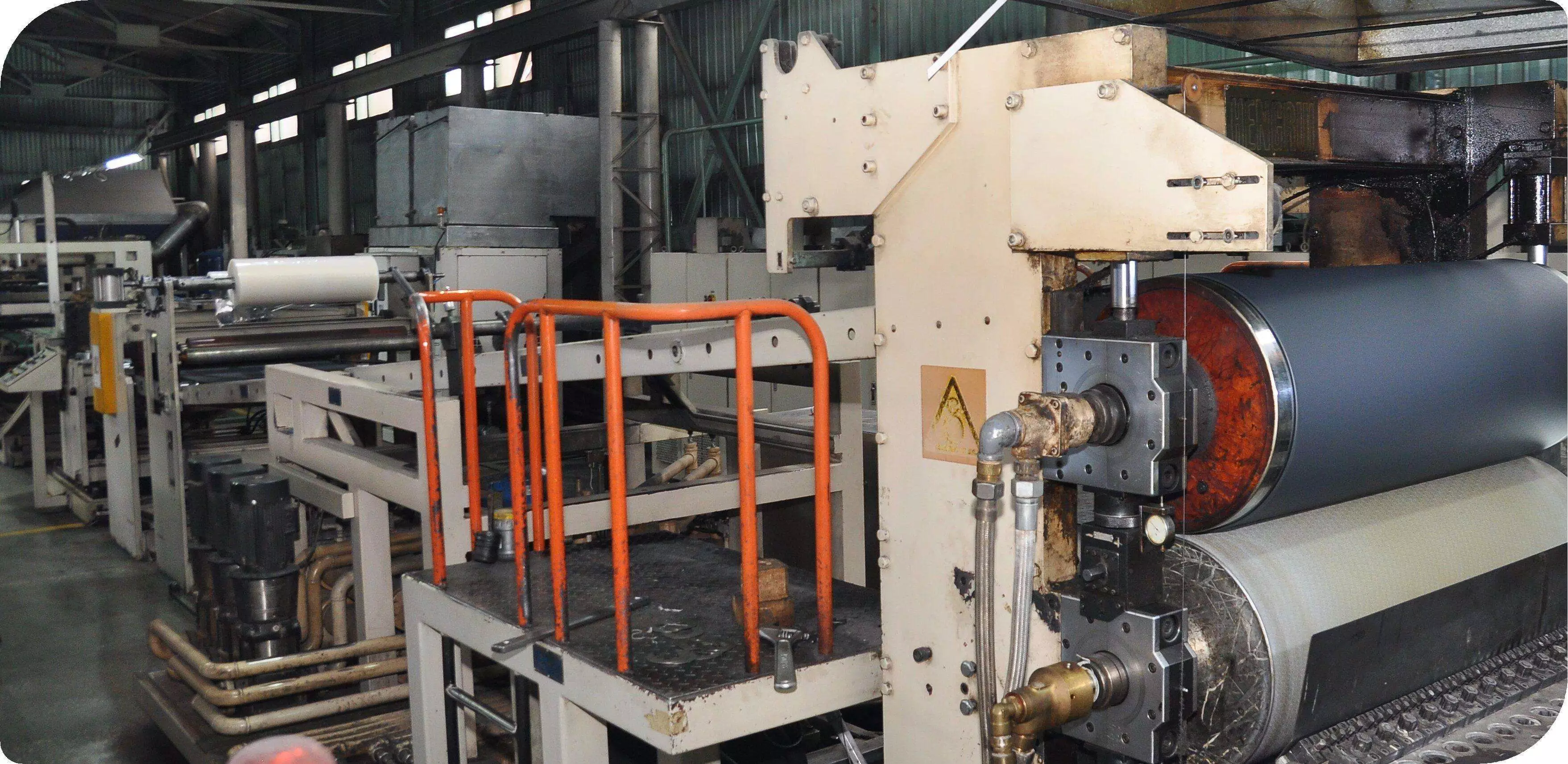 1994 год - Installation and commissioning of extrusion line No. 1 and the first deliveries of ABS plastic sheets to the Pavlov Bus Factory в АО Сосновскагропромтехника